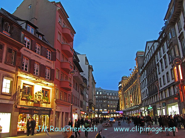 rue-du-22-novembre.strasbourg.soir.1.jpg